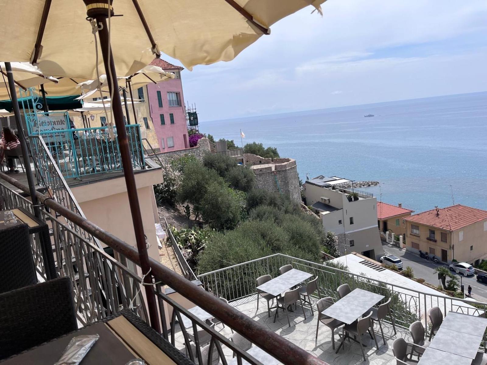 La Finestra Sul Borgo Bed & Breakfast แชร์โว ภายนอก รูปภาพ